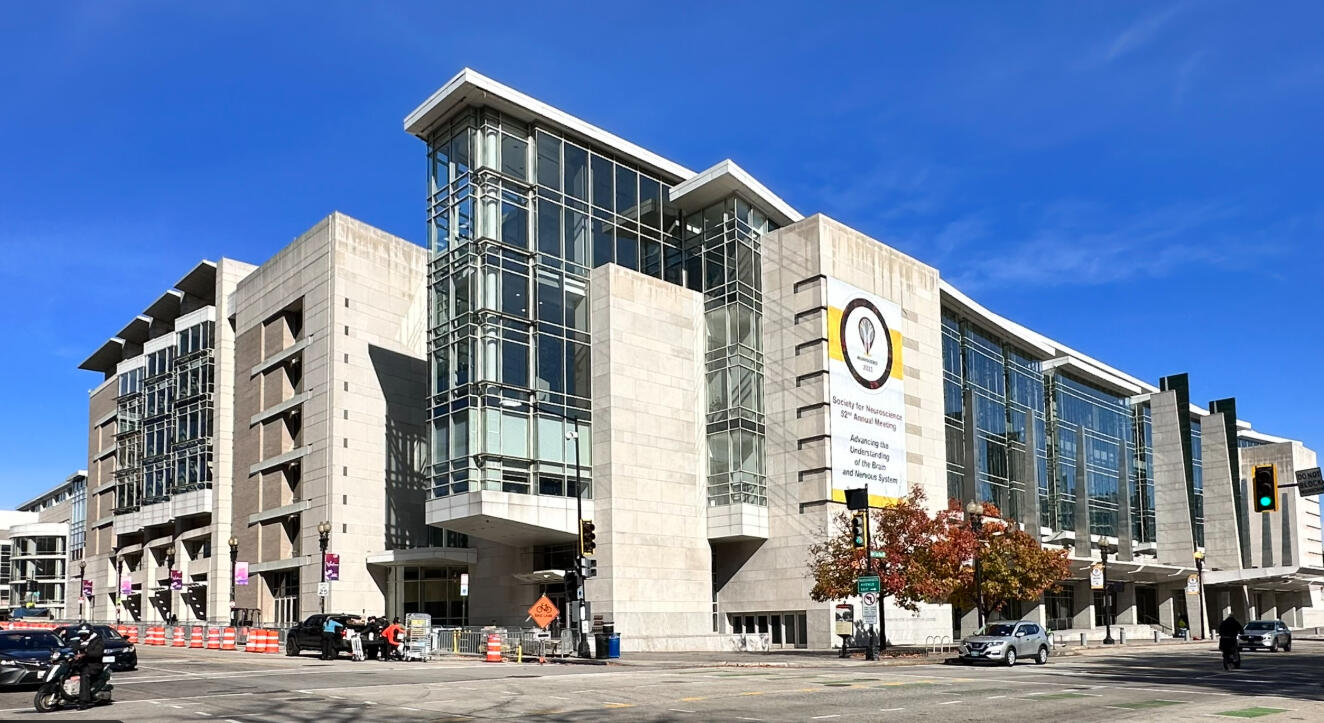 DC Head shot photo photo of a DC employee in a Head shot photo booth